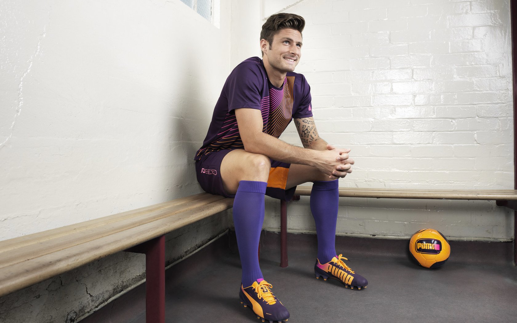 莱万多夫斯基焦点对战，德约科维奇与30激战独行侠分钟，爆冷胜负难料！观众掌声雷动